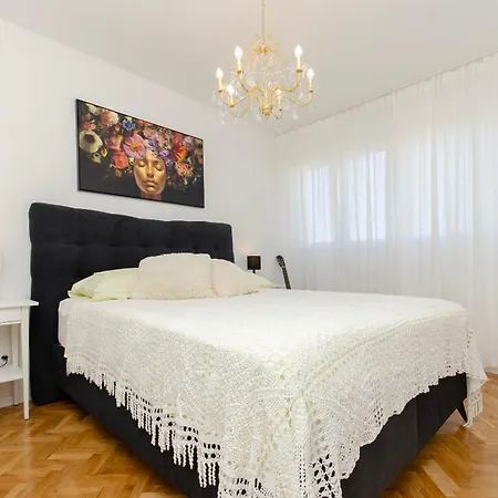 Ivana Appartement *